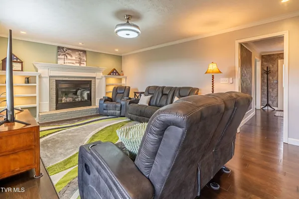 $595,000 | 20220 Colony Lane, Bristol, VA 24202