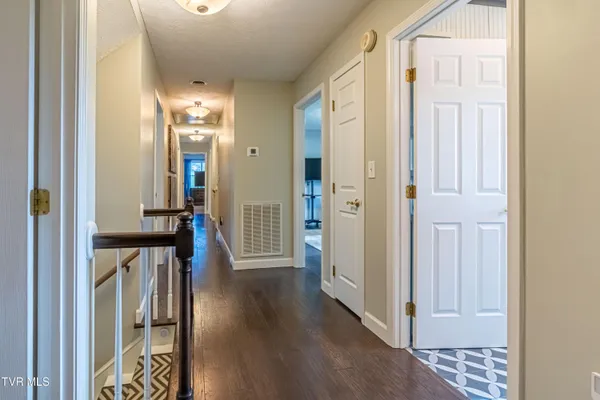 $595,000 | 20220 Colony Lane, Bristol, VA 24202