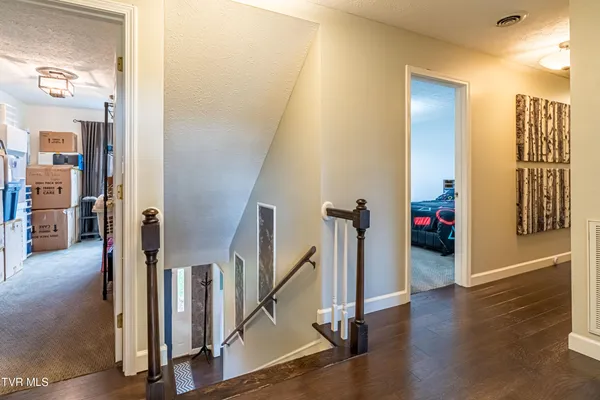 $595,000 | 20220 Colony Lane, Bristol, VA 24202