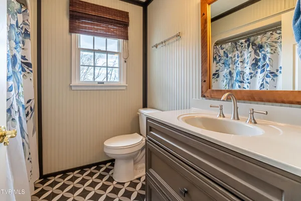 $595,000 | 20220 Colony Lane, Bristol, VA 24202