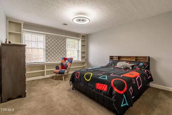 $595,000 | 20220 Colony Lane, Bristol, VA 24202