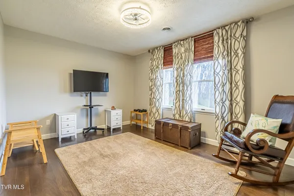 $595,000 | 20220 Colony Lane, Bristol, VA 24202