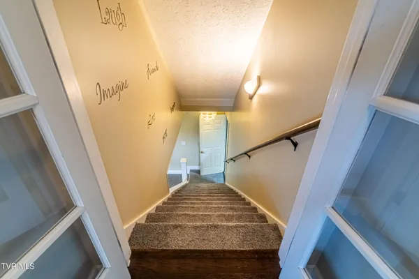 $595,000 | 20220 Colony Lane, Bristol, VA 24202