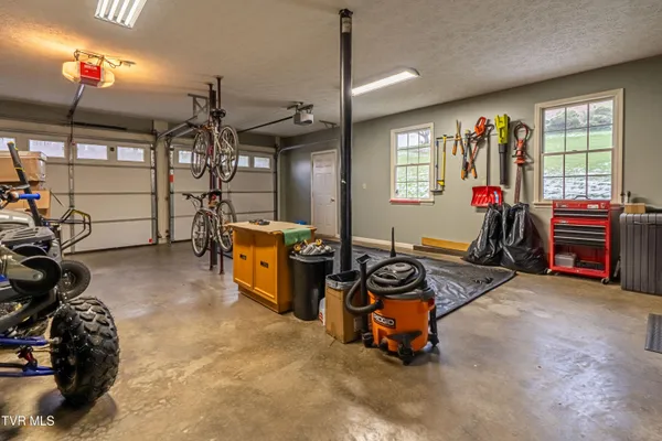 $595,000 | 20220 Colony Lane, Bristol, VA 24202