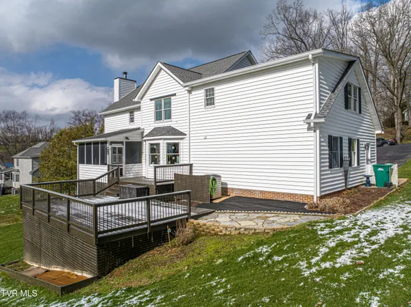 $595,000 | 20220 Colony Lane, Bristol, VA 24202