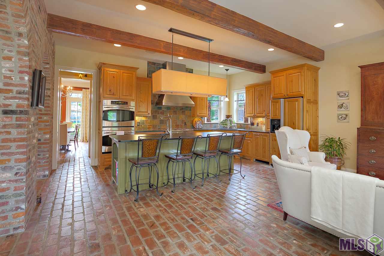 16024 Parkside Court Baton Rouge, LA 70817 - Photo 6 of 26 Kitchen