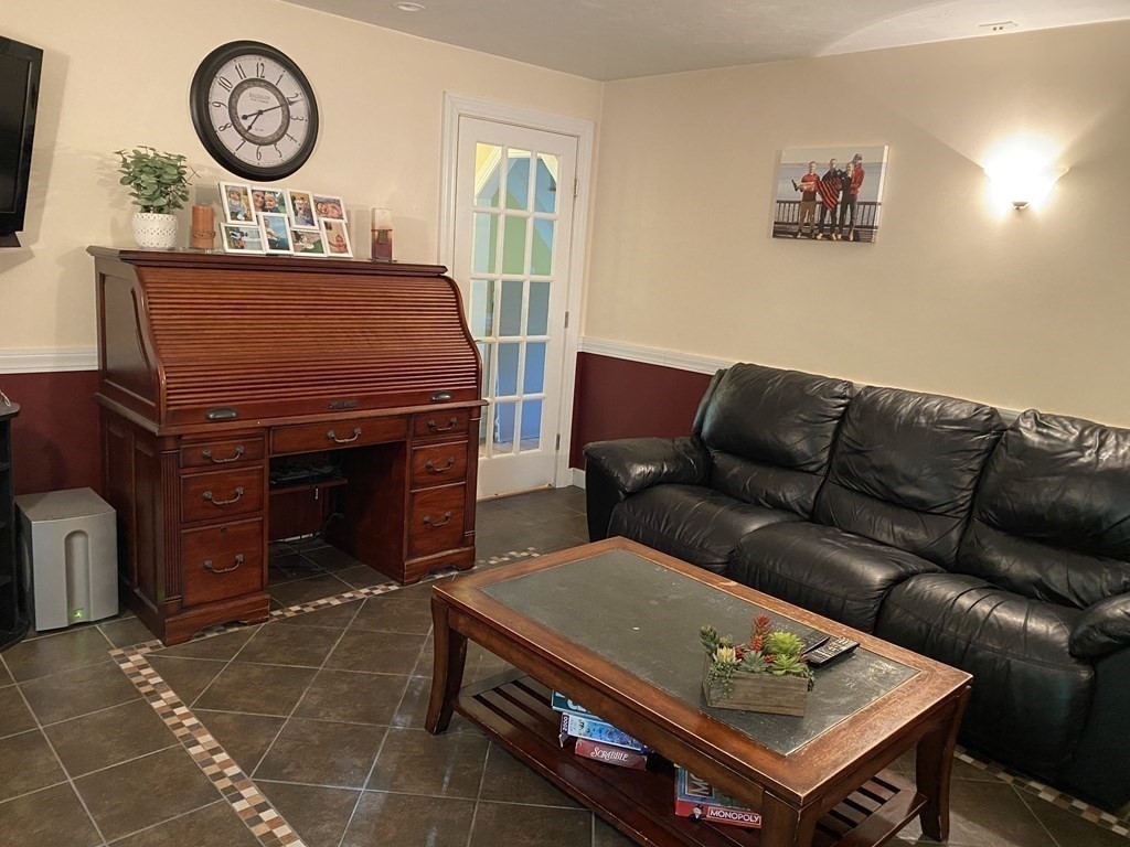 6 Taber Lane Rochester, MA 02770 - Photo 8 of 12 Gallery Image 8