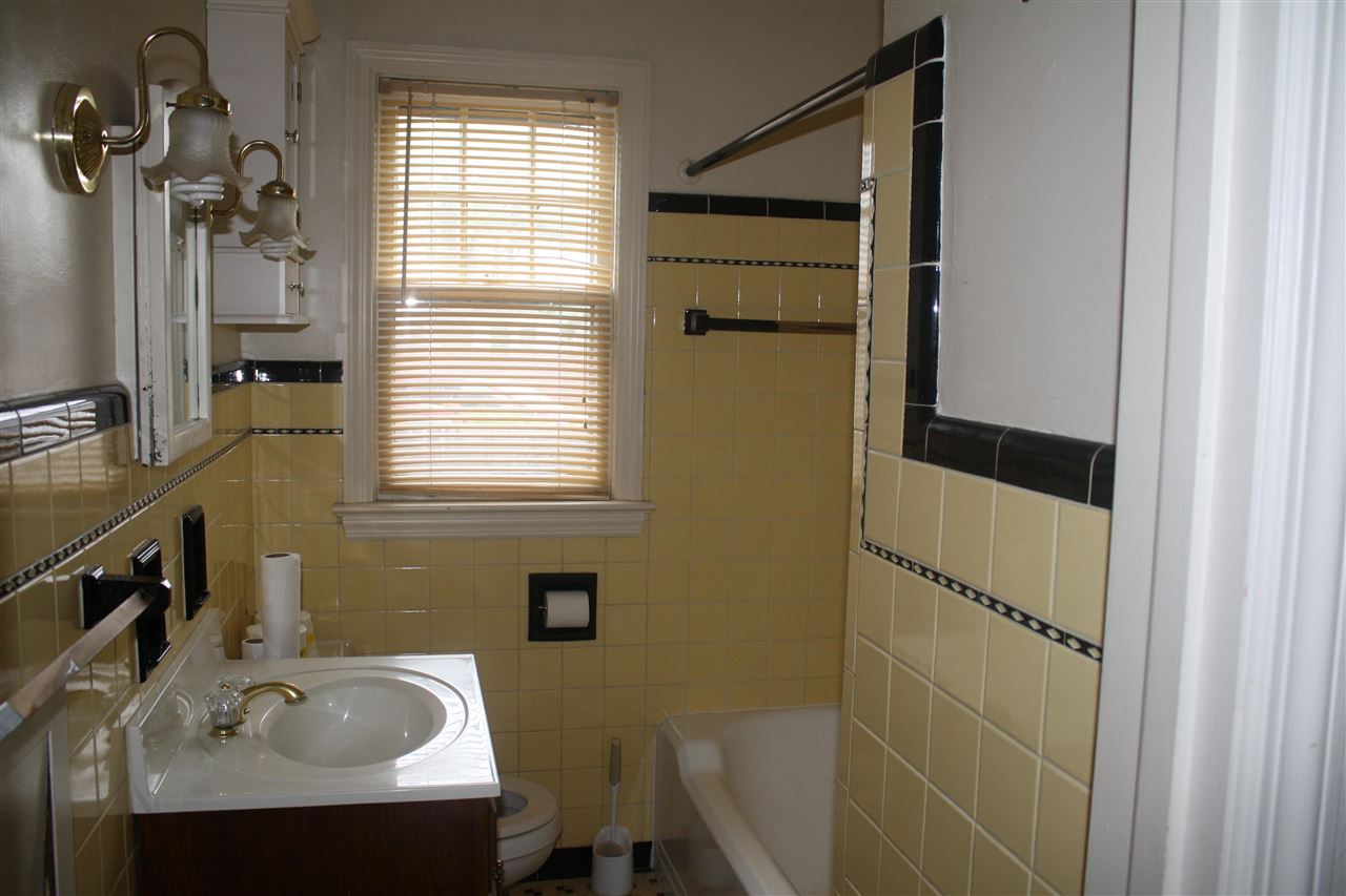 2114 Pierce Street Flint, MI 48503 - Photo 19 of 41