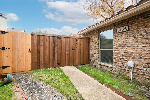 $2,000 | 843 Dublin Drive, Unit 1, Richardson, TX 75080