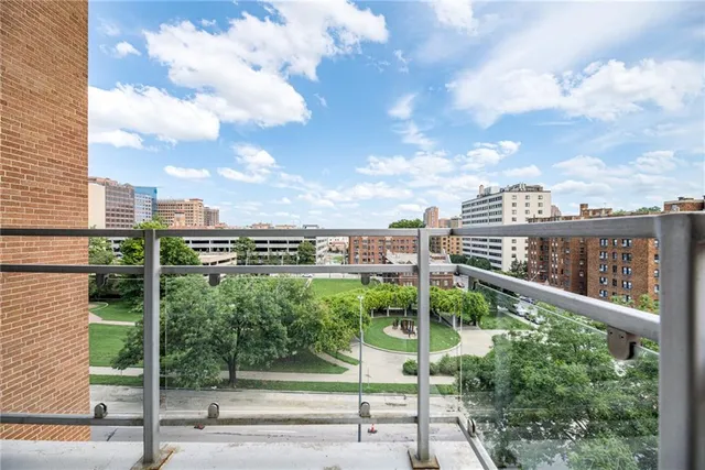 $625,000 | 4740 Roanoke Parkway, Unit 605, Kansas City, MO 64112
