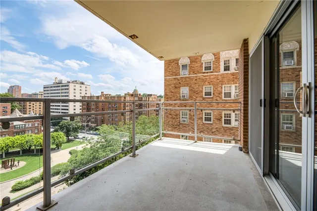 $625,000 | 4740 Roanoke Parkway, Unit 605, Kansas City, MO 64112