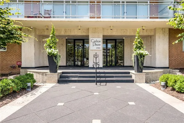 $625,000 | 4740 Roanoke Parkway, Unit 605, Kansas City, MO 64112