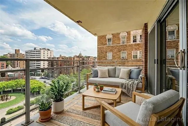 $625,000 | 4740 Roanoke Parkway, Unit 605, Kansas City, MO 64112