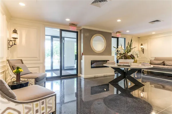 $625,000 | 4740 Roanoke Parkway, Unit 605, Kansas City, MO 64112