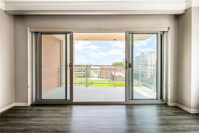 $625,000 | 4740 Roanoke Parkway, Unit 605, Kansas City, MO 64112