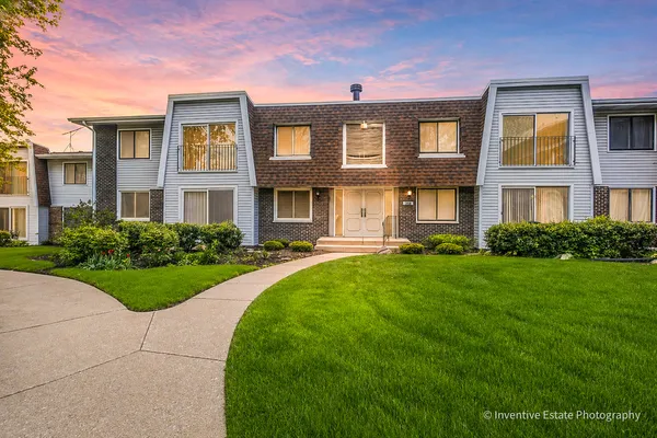 $2,100 | 2711 Hobson Road, Unit 5, Woodridge, IL 60517