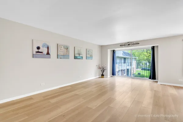 $2,100 | 2711 Hobson Road, Unit 5, Woodridge, IL 60517