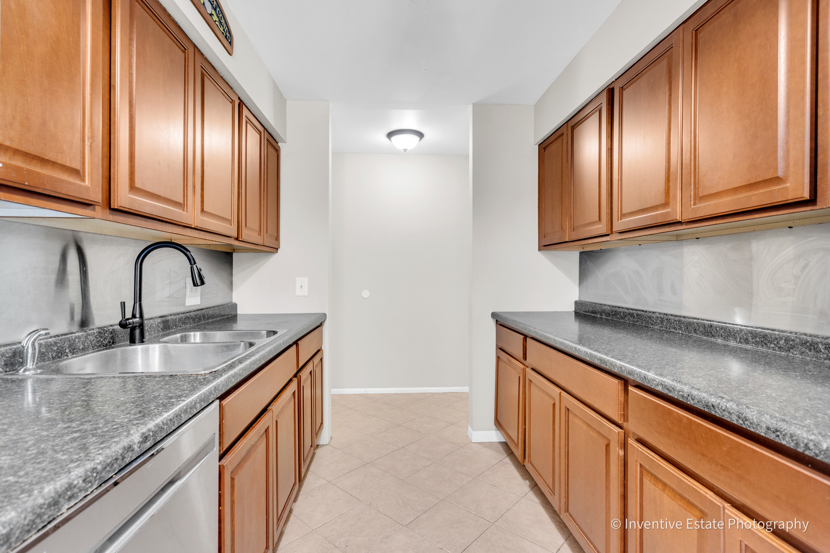 2711 Hobson Road, Unit 5 Woodridge, IL 60517 - Photo 15 of 26
