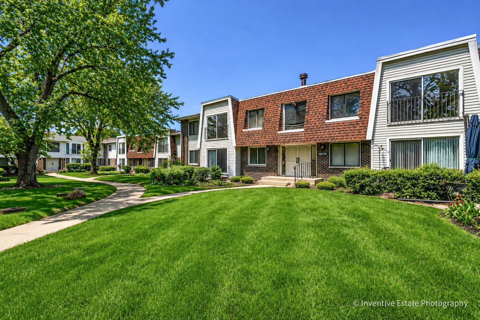 2711 Hobson Road, Unit 5 Woodridge, IL 60517 - Photo 3 of 26