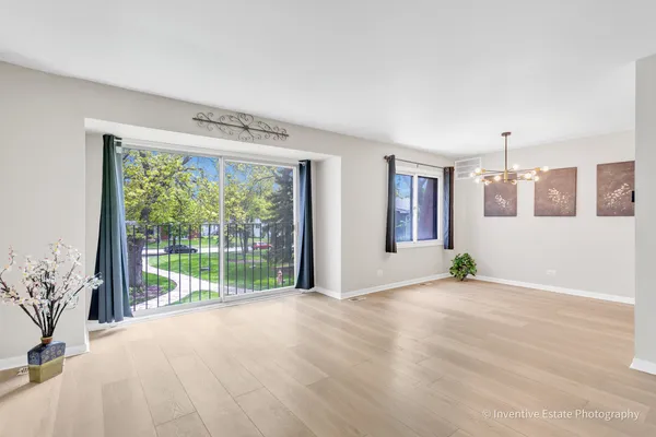 $2,100 | 2711 Hobson Road, Unit 5, Woodridge, IL 60517