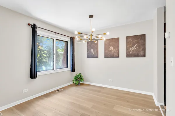 $2,100 | 2711 Hobson Road, Unit 5, Woodridge, IL 60517
