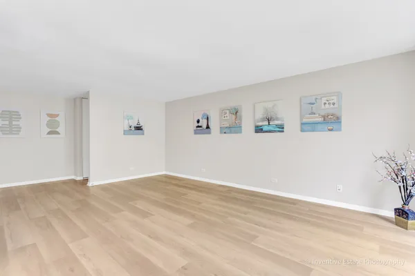 $2,100 | 2711 Hobson Road, Unit 5, Woodridge, IL 60517