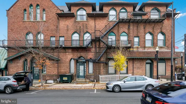 $1,000 | 2 West State Street, Unit 2A, Media, PA 19063