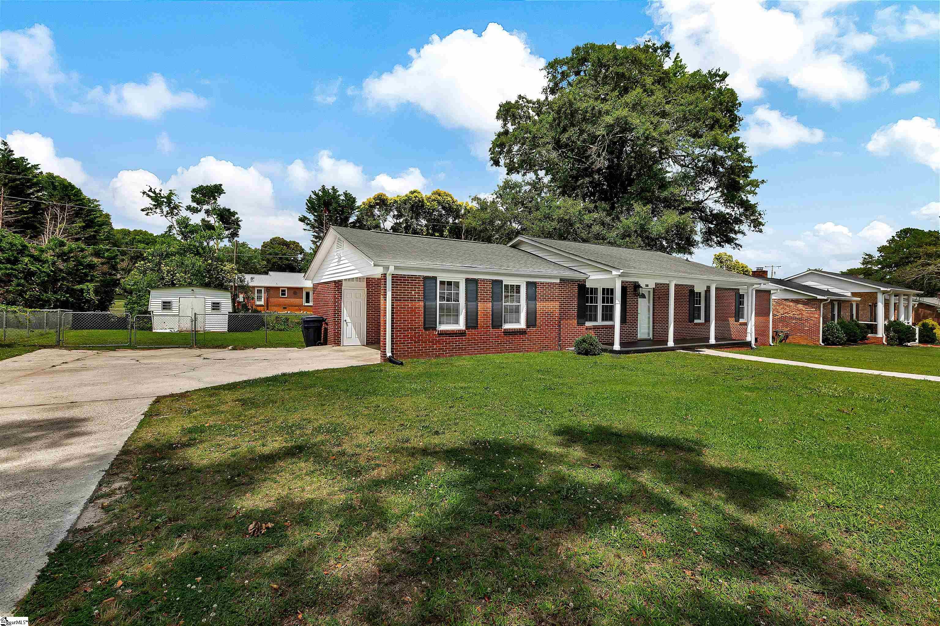 2305 Poplar Lane Anderson, SC 29621 - Photo 2 of 34