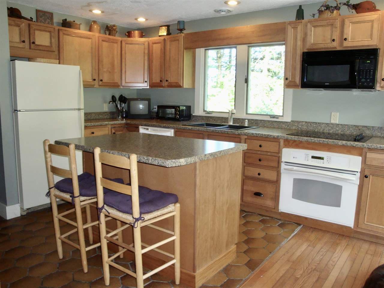 199 Old Stowell Hill Road Londonderry, VT 05148 - Photo 12 of 24