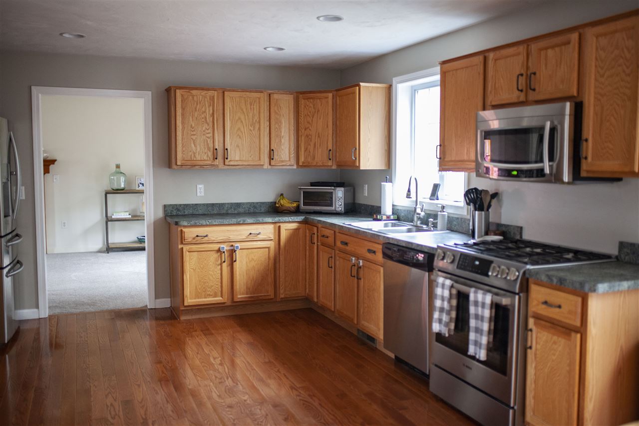 42 Greenhaven Road Salem, NH 03079 - Photo 12 of 40