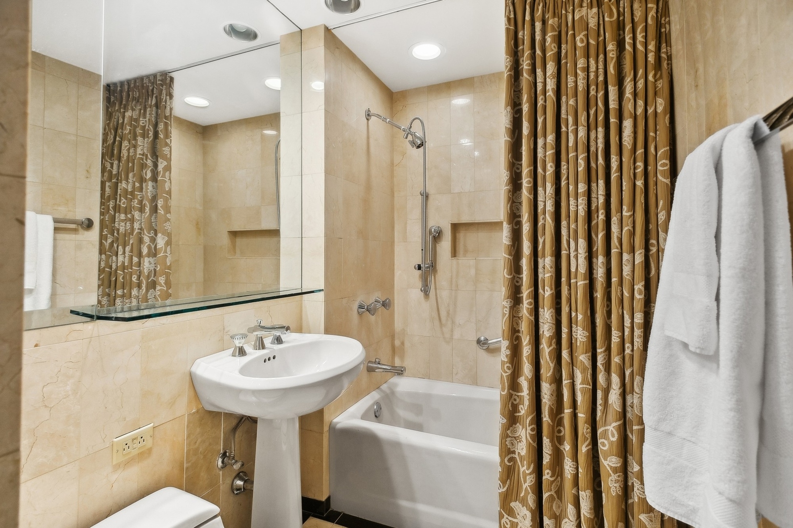 20 East Cedar Street, Unit 6D Chicago, IL 60611 - Photo 23 of 30