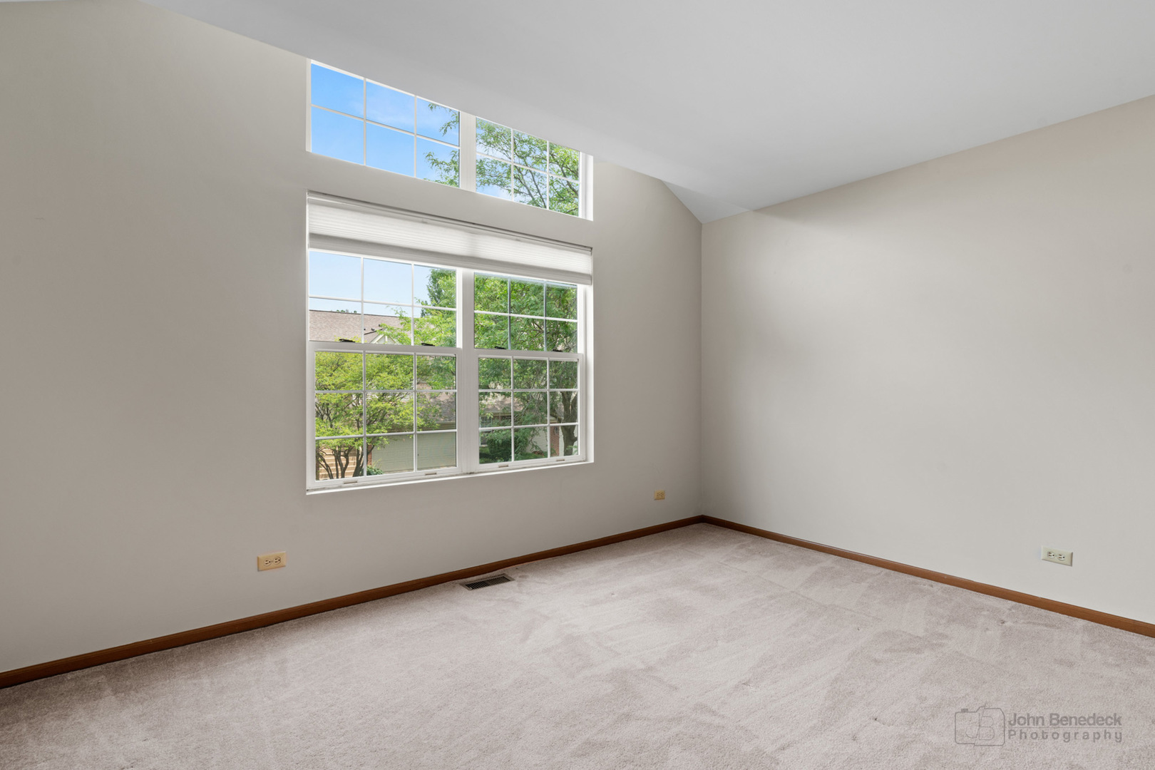 115 Ione Drive, Unit E South Elgin, IL 60177 - Photo 17 of 29 an empty room with a window