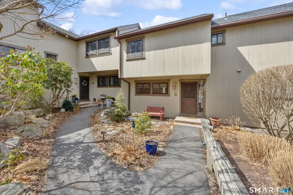 $299,900 | 4 Deer Hill, Unit 4, Woodbury, CT 06798