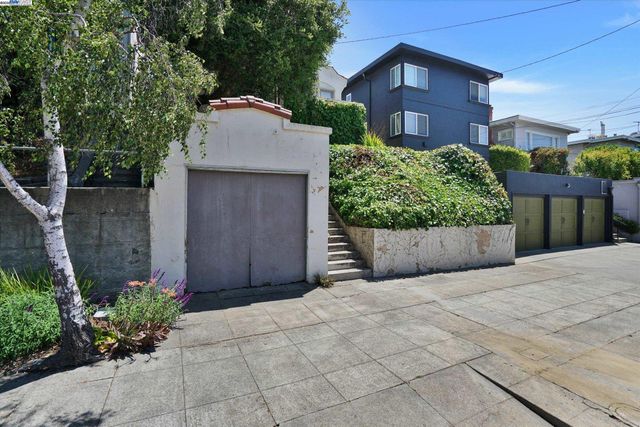 $724,950 | 5378 Broadway, Oakland, CA 94618