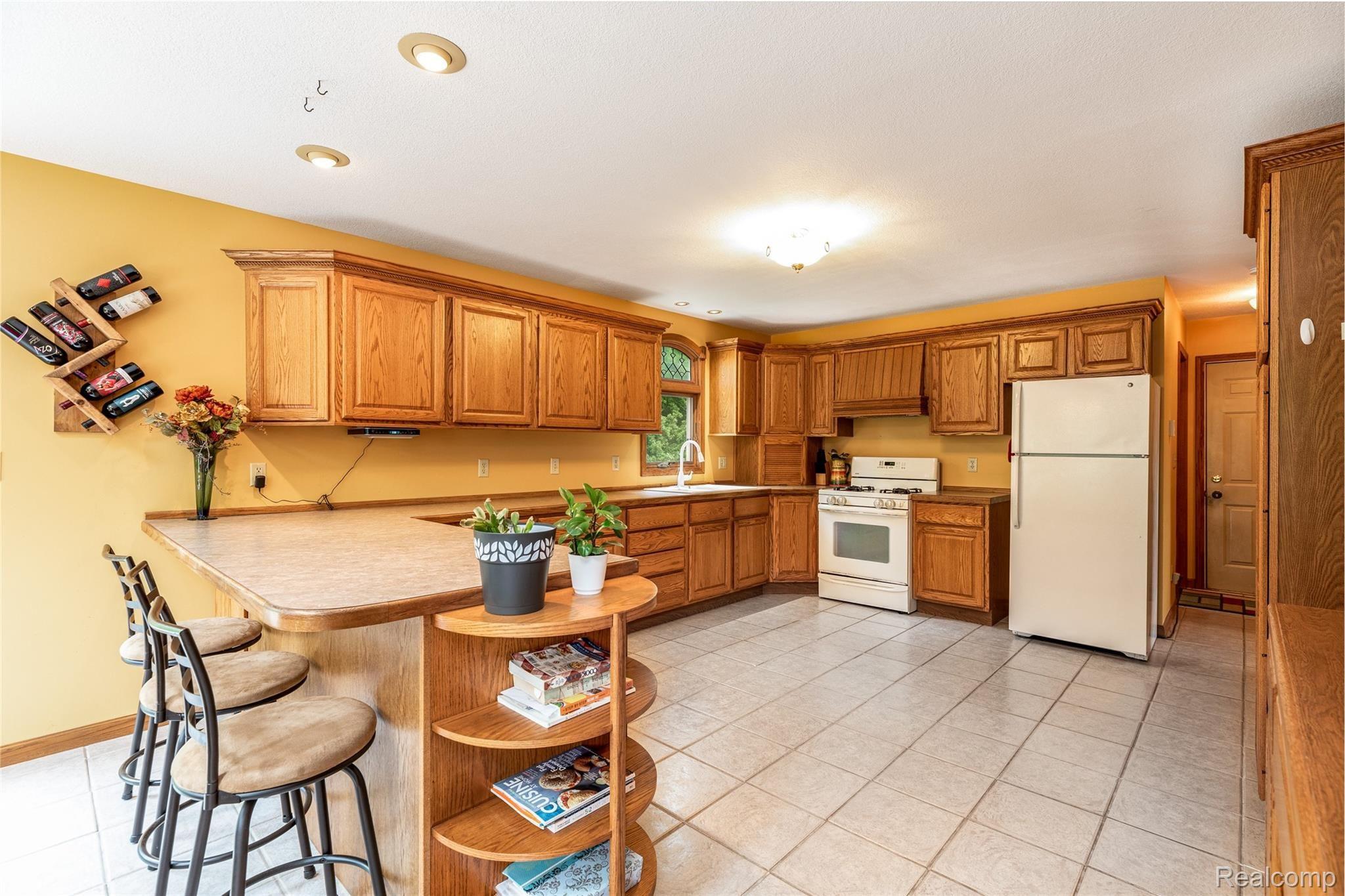 13034 Capernall Road Carleton, MI 48117 - Photo 10 of 44 20.Kitchen