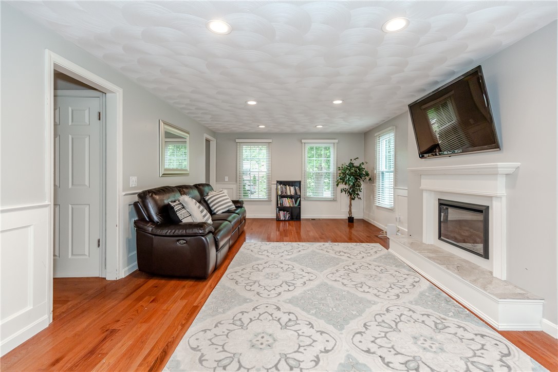 11 Greenbrier Road Smithfield, RI 02828 - Photo 14 of 48 Gallery Image 14