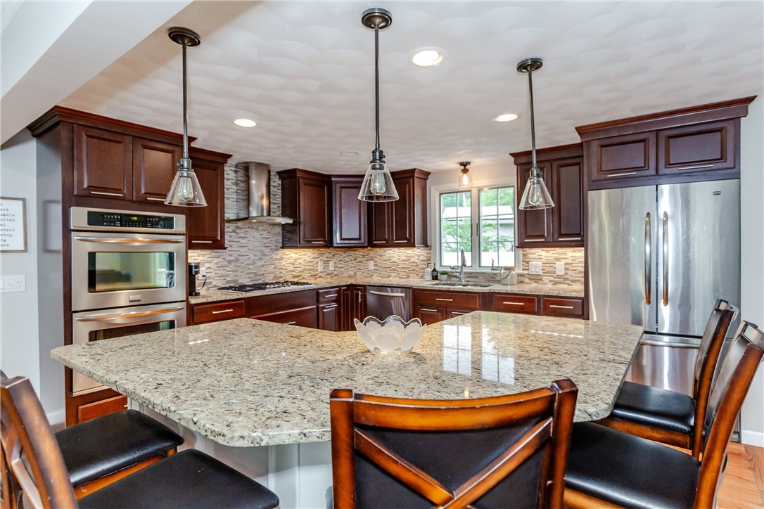 11 Greenbrier Road Smithfield, RI 02828 - Photo 8 of 48 Gallery Image 8