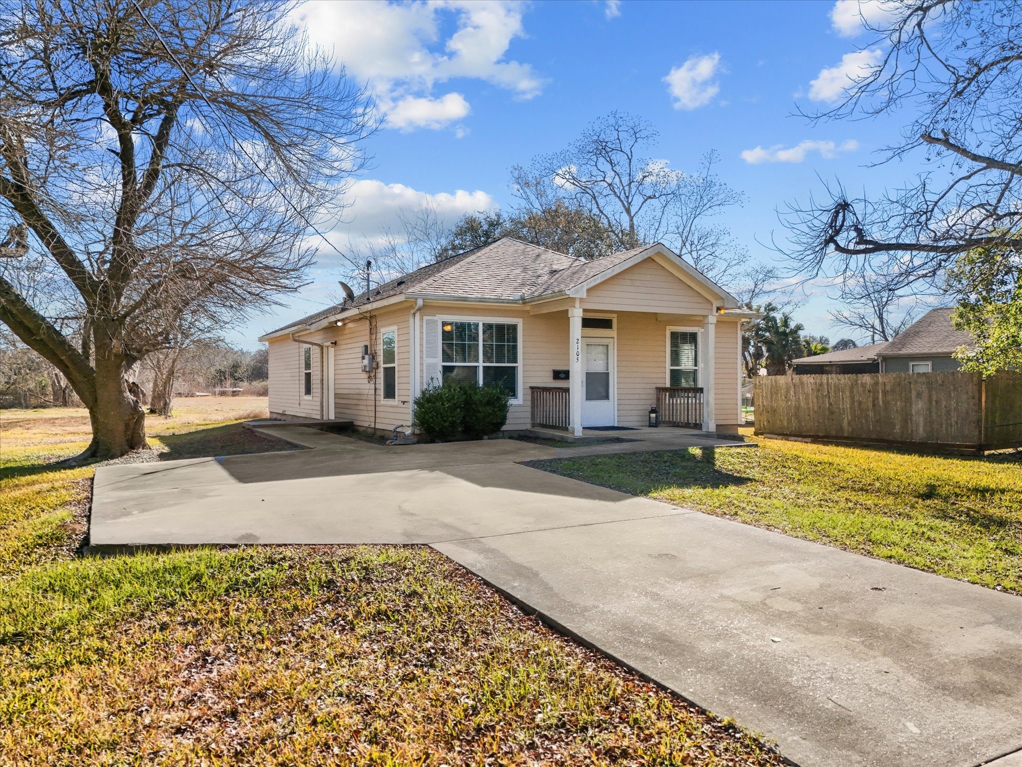 2105 Howell Avenue La Marque, TX 77568 - Photo 2 of 19