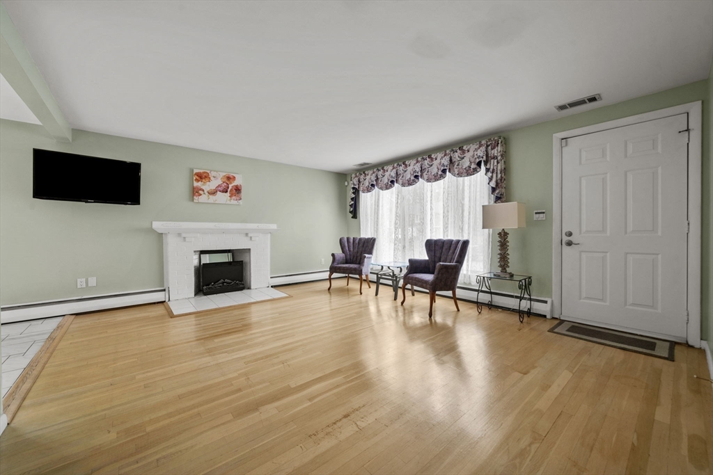 41 Samoset Road Peabody, MA 01960 - Photo 4 of 37