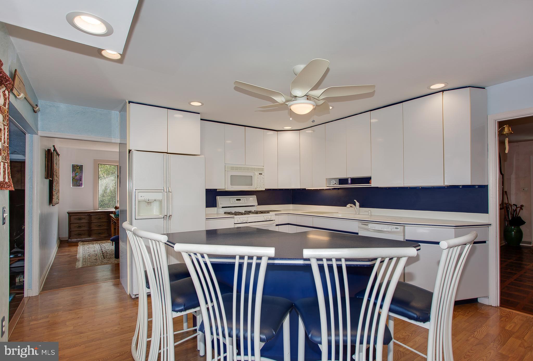 893 Broadmoor Road Huntingdon Valley, PA 19006 - Photo 11 of 34 Kitchen