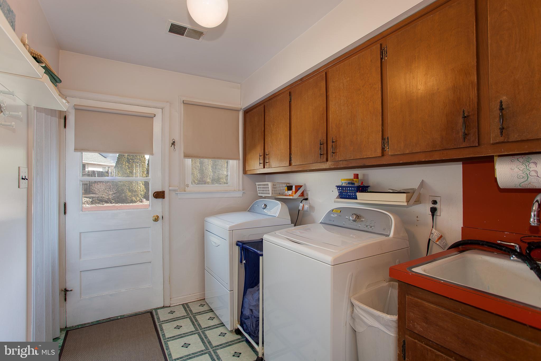 893 Broadmoor Road Huntingdon Valley, PA 19006 - Photo 14 of 34 Laundry