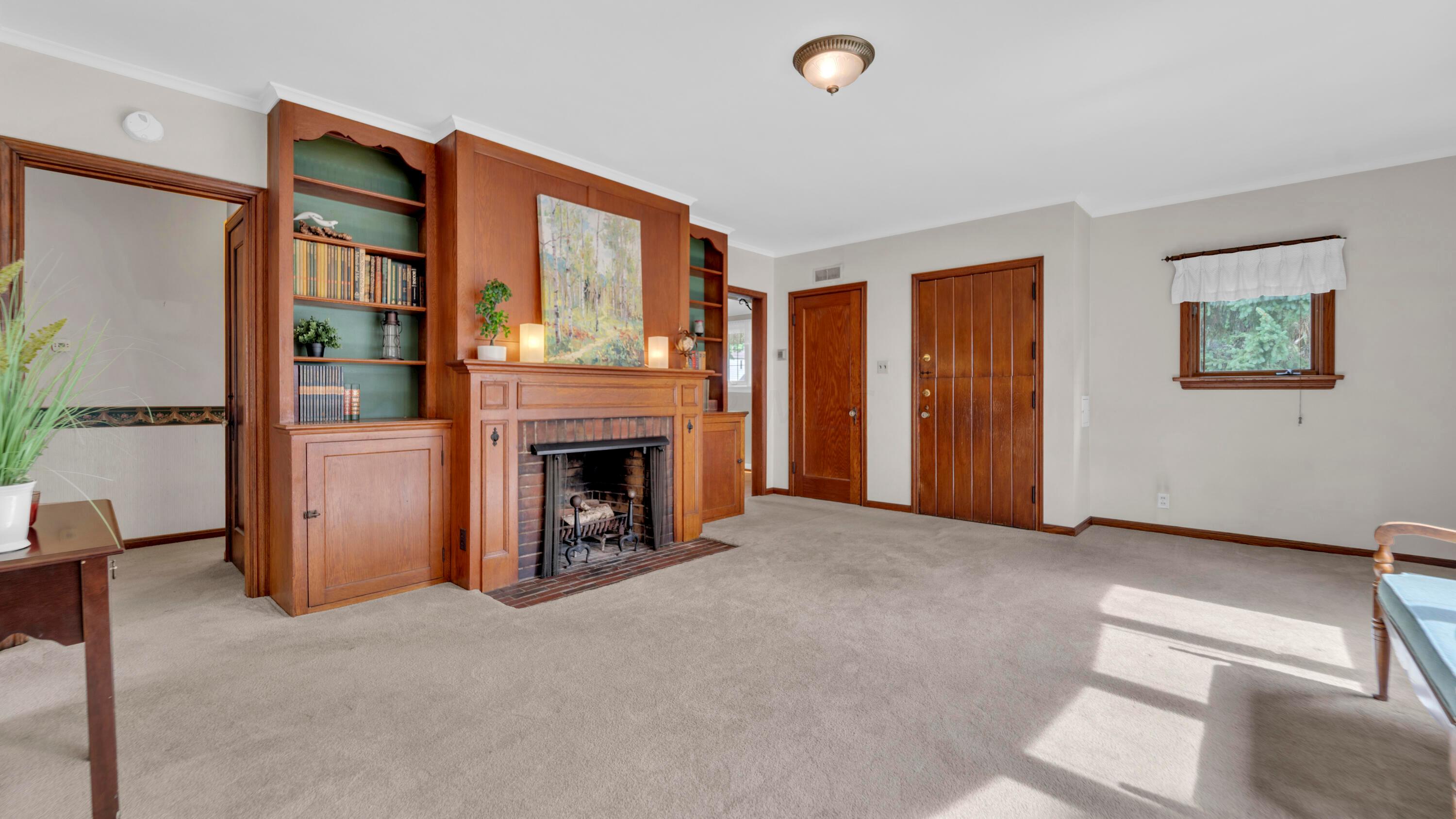 261 Wetmore Road Columbus, OH 43214 - Photo 5 of 38 Living Room to Dutch front door