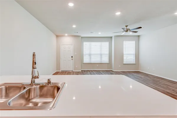 $2,000 | 11938 Amber Oak Way, Tomball, TX 77375