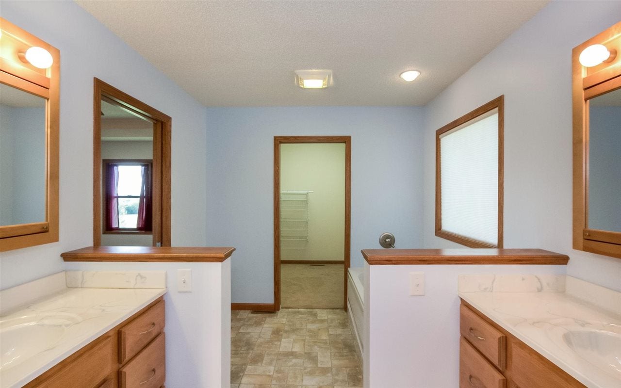 1084 Windmill View Court Riverside, IA 52327 - Photo 23 of 43 Gallery Image 23