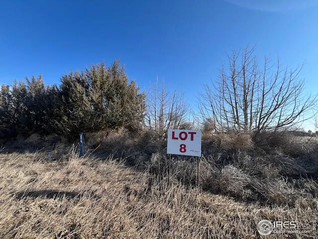 a sign that is sitting on a dry field