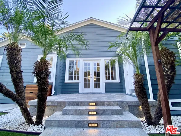 $3,995 | 2701 South Harcourt Avenue, Los Angeles, CA 90016