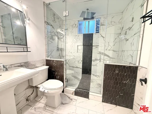 $4,250 | 2701 South Harcourt Avenue, Los Angeles, CA 90016