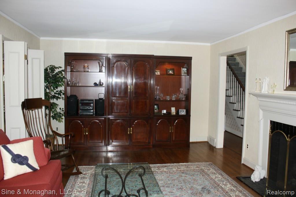 63 Cambridge Road Grosse Pointe, MI 48236 - Photo 4 of 34 IMG_7849.jpg