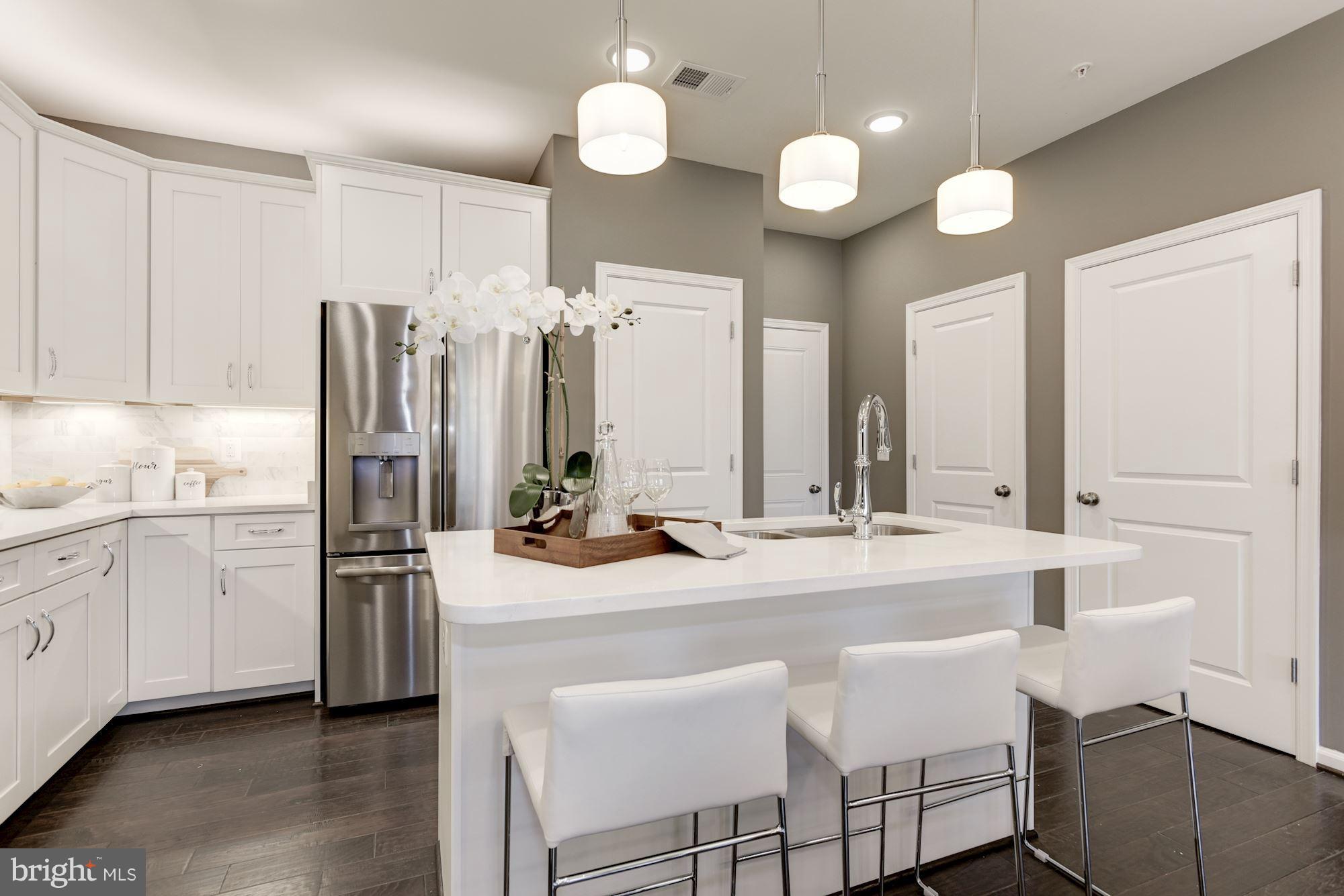 1012 Ribbon Limestone Terrace Southeast Leesburg, VA 20175 - Photo 11 of 24 Kitchen