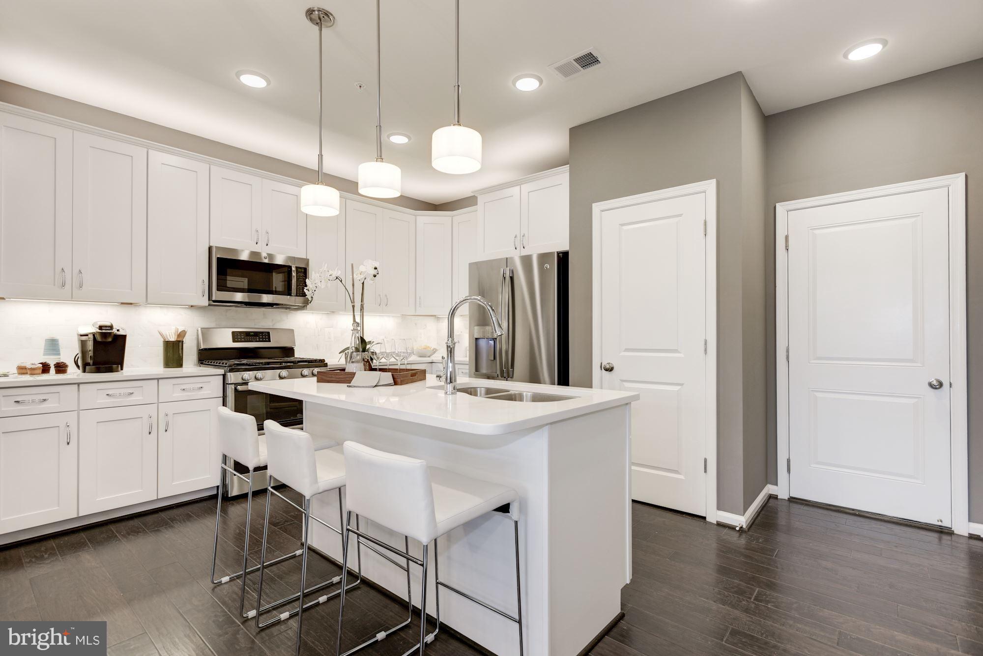 1012 Ribbon Limestone Terrace Southeast Leesburg, VA 20175 - Photo 10 of 24 Kitchen